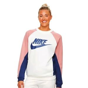 Nike sweatshirt 🩷💙🤍
